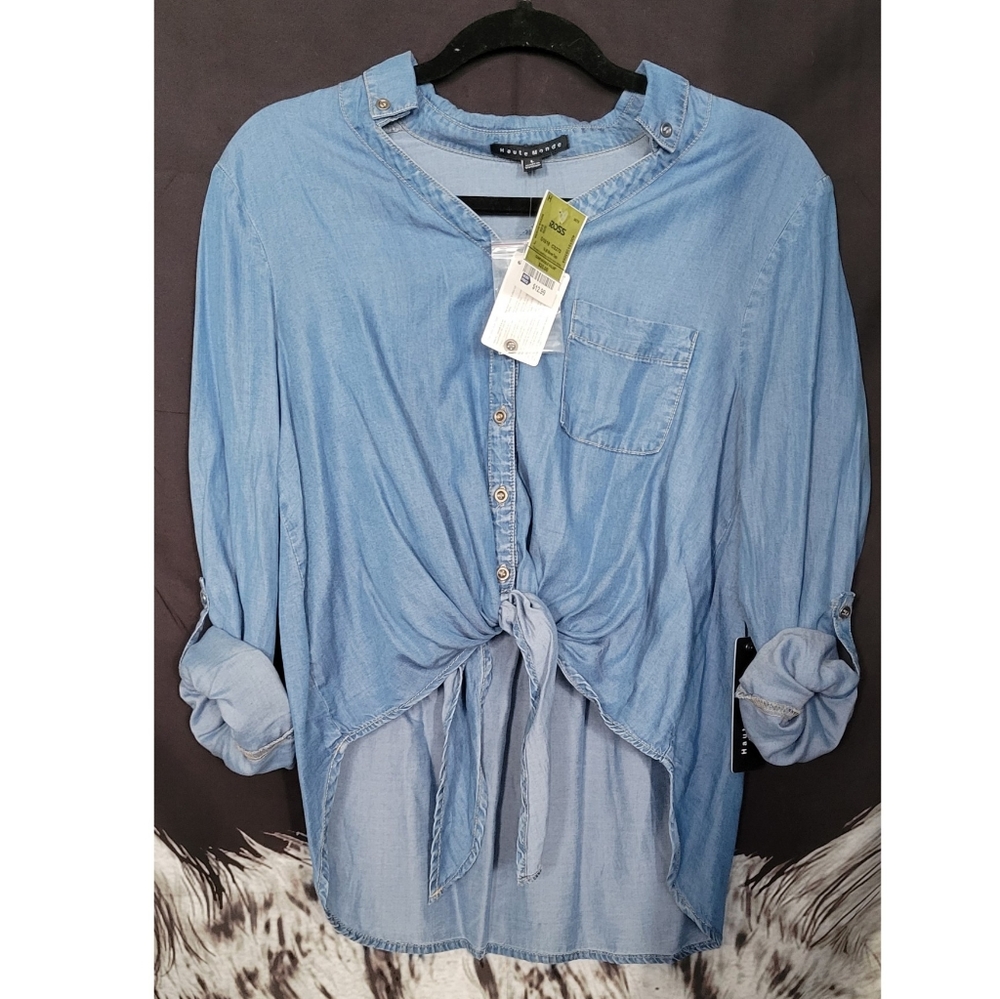 BRAND NEW!! Button-down crop top